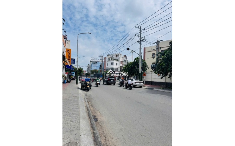 BÁN NHÀ DĨ AN -MỚI ĐẸP – KCN SÓNG THẦN – XE HƠI VÀO TẬN NHÀ -CHỈ 3.55 TỶ