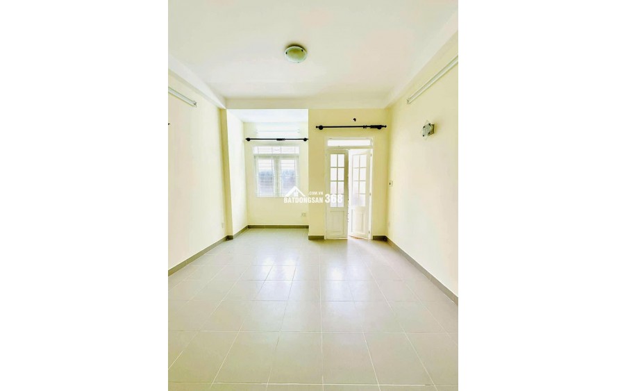 6 Tỷ nhỉnh: Nhà Quận 10 - ngay Bệnh Viện 115 - Xe hơi trong nhà 4 Tầng Ngang hơn 4m. VŨ 0933910039