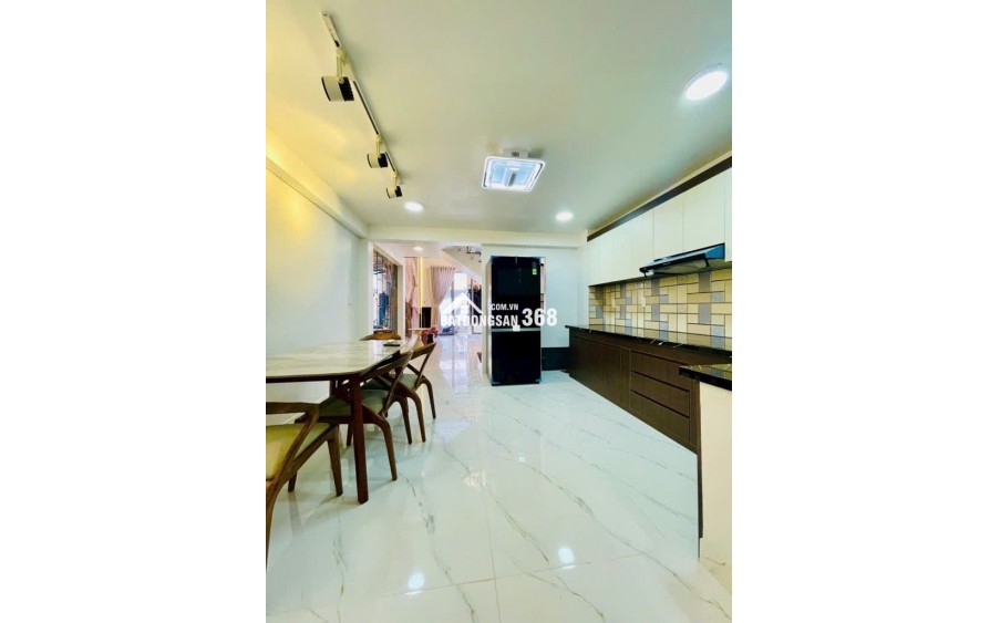 NHÀ ĐẸP GẦN QUẬN 7-5 TẦNG – HẺM XE HƠI – FULL NỘI THẤT CAO CẤP