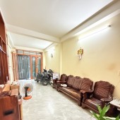 Bán nhà c4 hẻm xe hới