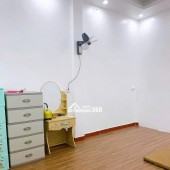 BÁN NHÀ 2,5 TẦNG MẶT LÝ BÔN - KÌ BÁ CỰC HIẾM, 90M2 SỬ DỤNG, DÒNG TIỀN ỔN ĐỊNH, KHÔNG PHẠM LỖI.
