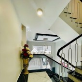 Cần bán gấp căn nhà siêu đẹp 5 tâng, thiết kế hiện đại, ngay sát Quận 7