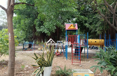 Chính chủ tự xấy,  cần bán gấp nhà LÔ GÓC 70m2 đường số 102 Quận 9 HXH ngủ trong nhà