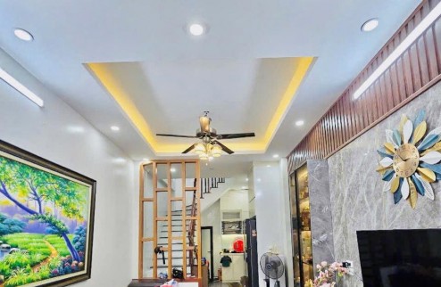 Chính chủ bán nhà Tân Xuân, Bắc Từ Liêm, DT 35m2, vị trí siêu đẹp, ô tô đỗ cửa