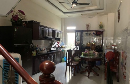 Gấp bán nhà HẺM 8M đường Lò Lu 68m2 3 tầng giá nhỉnh 6 tỷ Quận 9