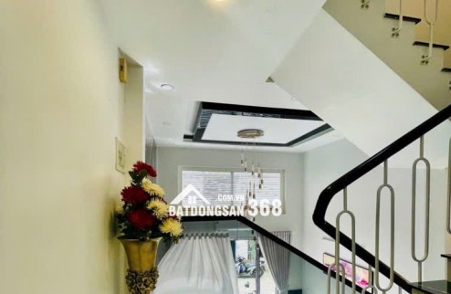 Cần bán gấp căn nhà siêu đẹp 5 tâng, thiết kế hiện đại, ngay sát Quận 7