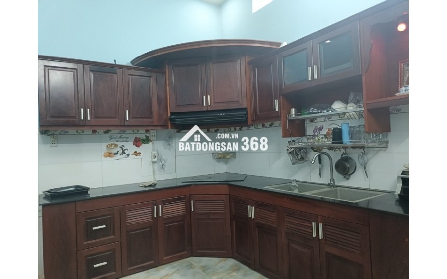 NHÀ 2 TẦNG BTCT - XÂY TƯỜNG 20CM - CÁCH ĐẠI HỌC TÀI CHÍNH MARKETING 50M - CÓ PN TRỆT - SÂN ĐỂ Ô TÔ = 5.8 tỷ