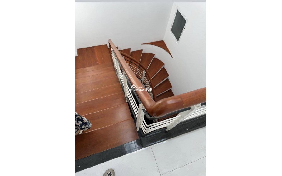 + Bán nhà 2 tầng mặt tiền đường 7,5m, đường Trần Văn Dư trục thông ra đường biển võ Nguyên Giáp và bãi tắm mỹ khê.