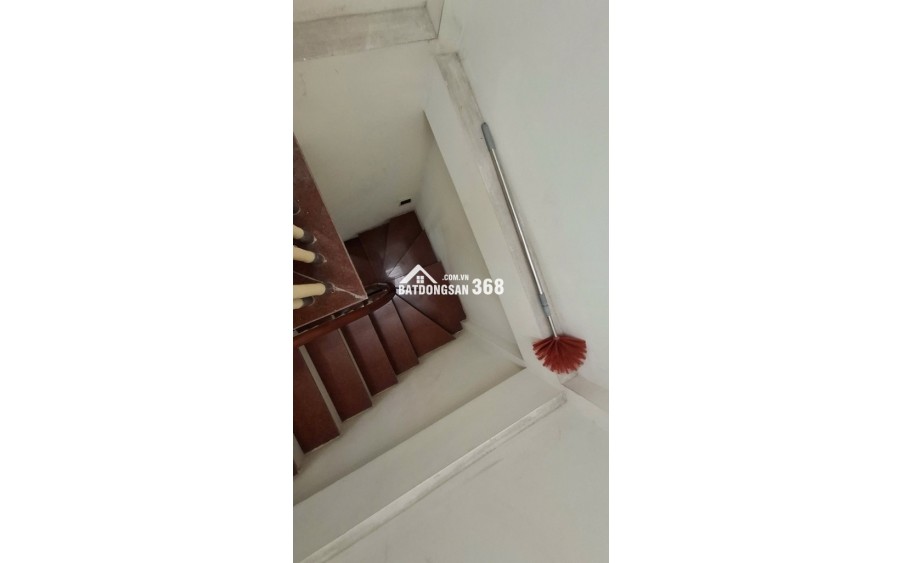 Cần Bán Nhà Quỳnh Mai : Ô TÔ TRÁNH – VỈA HÈ – KINH DOANH SẦM UẤT - 2 MẶT NGÕ TRƯỚC SAU - DÂN XÂY