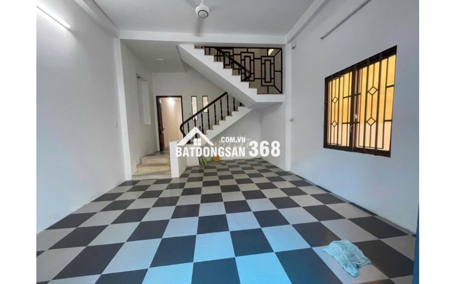 Bán nhà 1 trệt 2 lầu 1 sân thượng số 12 Đồng Nai P2 Q Tân Bình