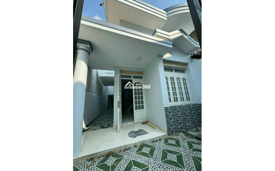 Bán nhà mặt tiền , ô tô thông khắp ngã  Kết cấu 1 trệt ,2 lầu ,sân thượng   DT: 8x12 ,5 pn, 2wc