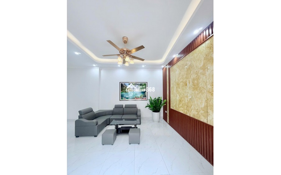 Nhỉnh 4 tỷ ,CC gửi bán căn tại Yên Nghĩa - Hà Đông  35m2- 5 tầng-  MT 7.7m nhà mới