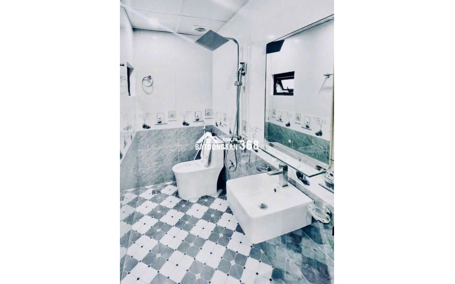 Nhỉnh 4 tỷ ,CC gửi bán căn tại Yên Nghĩa - Hà Đông  35m2- 5 tầng-  MT 7.7m nhà mới