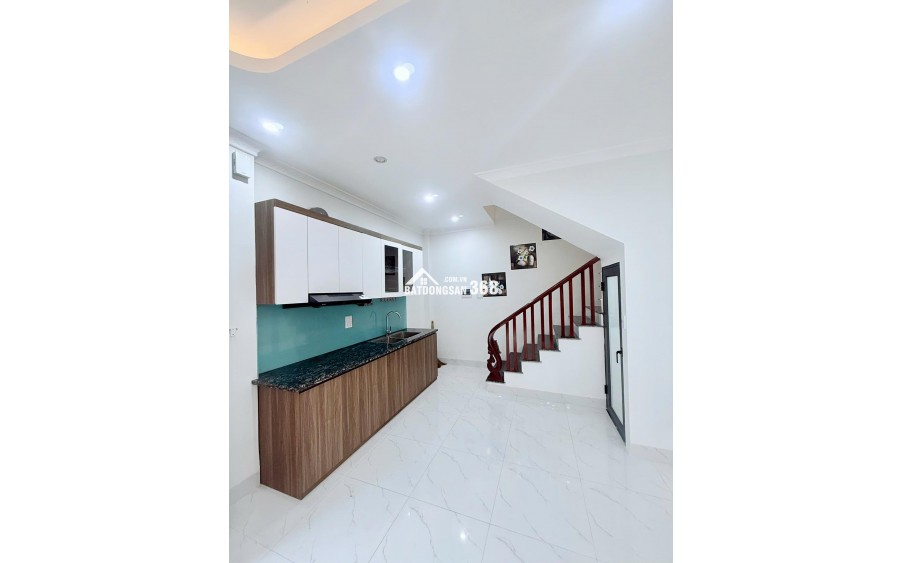 Nhỉnh 4 tỷ ,CC gửi bán căn tại Yên Nghĩa - Hà Đông  35m2- 5 tầng-  MT 7.7m nhà mới