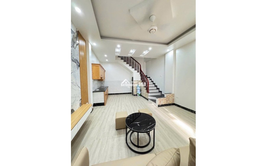 Nhỉnh 6 tỷ ,CC gửi bán căn trung tâm Văn Phú - Hà Đông  32m2 - 4 tầng-  MT 4.1m