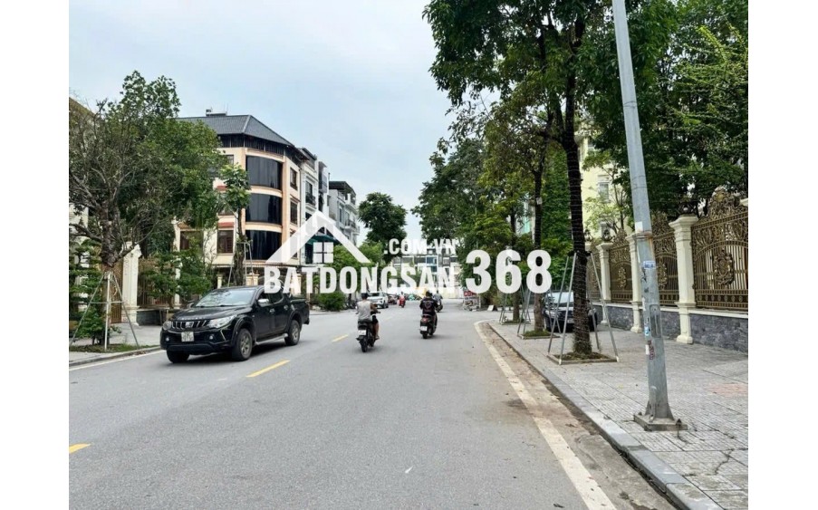 Chính chủ bán biệt thự KĐT Văn Phú- Hà Đông- 255M²- 4 tầng thô- view vườn hoa giá chỉ 4x tỷ