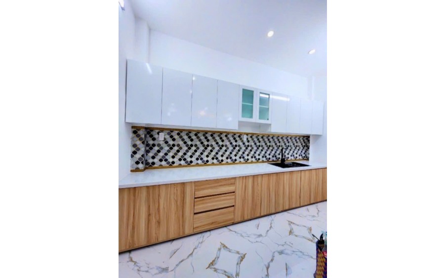 AN DƯƠNG VƯƠNG - BÀ HOM Q6 - NGANG NỞ HẬU HƠN 4M - NHÀ MỚI 1 SẸT - 4 TẦNG - 34M2 - VÀI BƯỚC RA MẶT TIỀN - NHỈNH 4 TỶ CÒN TL