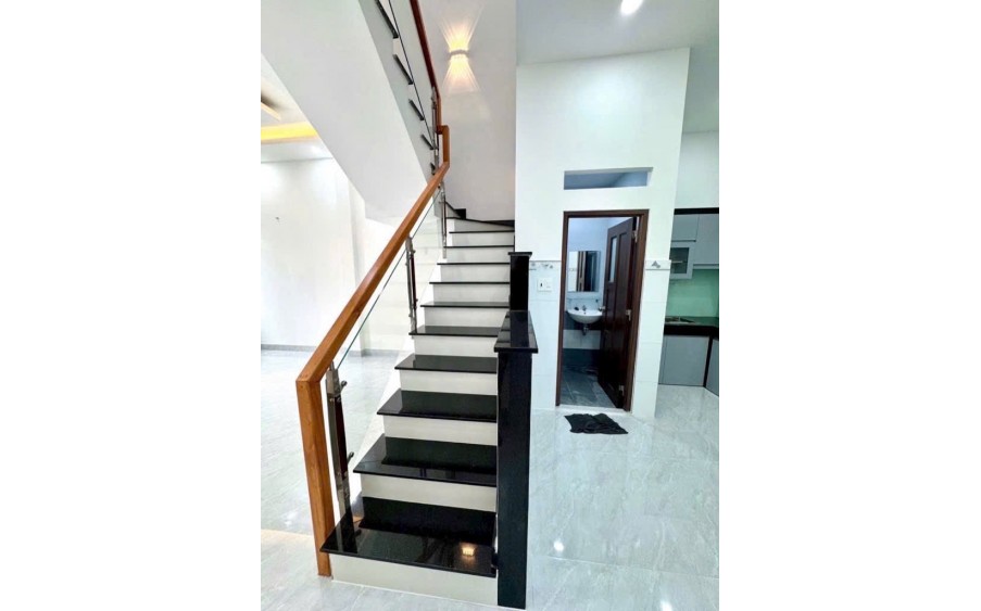 VƯỜN LÀI - TÂN PHÚ - HẺM XE HƠI 1 TRỤC - NHÀ MỚI Ở NGAY 42m2 (4,6x9m) 2 TẦNG - KHU VIP ĐẦY ĐỦ TIỆN ÍCH - NHỈNH XÍU 6 TỶ CÒN TL