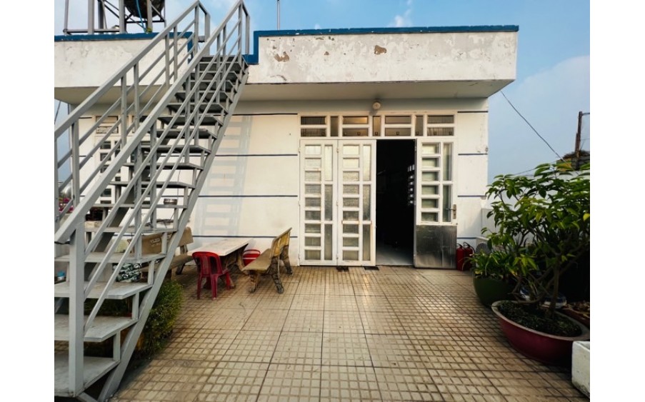 Bán nhà đẹp 1 trệt 2 lầu sân thượng , mặt tiền khủng 8m ngay Bình Tân - gần trạm thu phí - ô tô thông 8 hướng