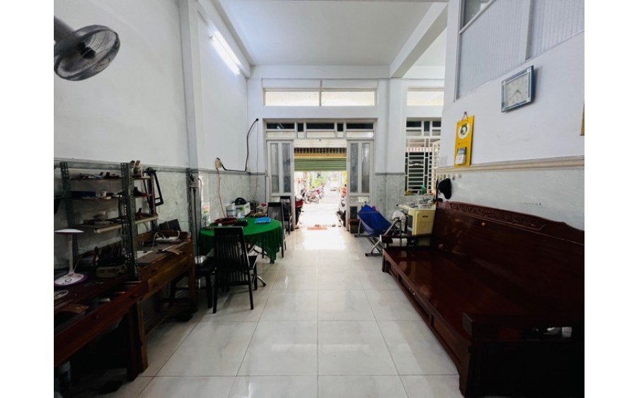 Bán nhà đẹp 1 trệt 2 lầu sân thượng , mặt tiền khủng 8m ngay Bình Tân - gần trạm thu phí - ô tô thông 8 hướng