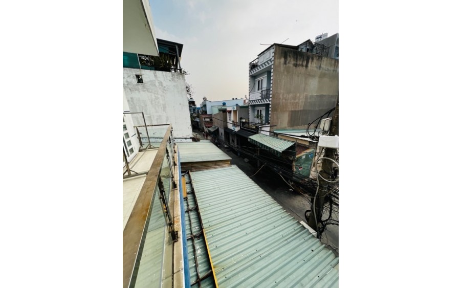 Bán nhà đẹp 1 trệt 2 lầu sân thượng , mặt tiền khủng 8m ngay Bình Tân - gần trạm thu phí - ô tô thông 8 hướng