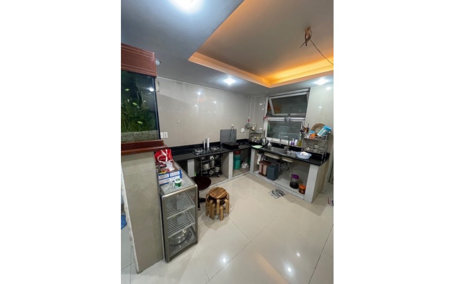 Bình Tân: Nhà 1T2L ST, 4PN, sổ vuông