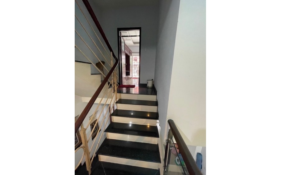 Bình Tân: Nhà 1T2L ST, 4PN, sổ vuông
