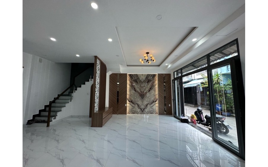 Bán nhà căn gốc khu dâm cư sầm uất , giá trị đất tăng từng ngày