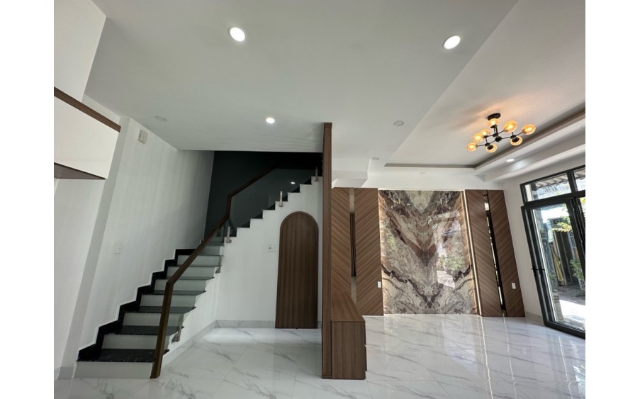 Bán nhà căn gốc khu dâm cư sầm uất , giá trị đất tăng từng ngày