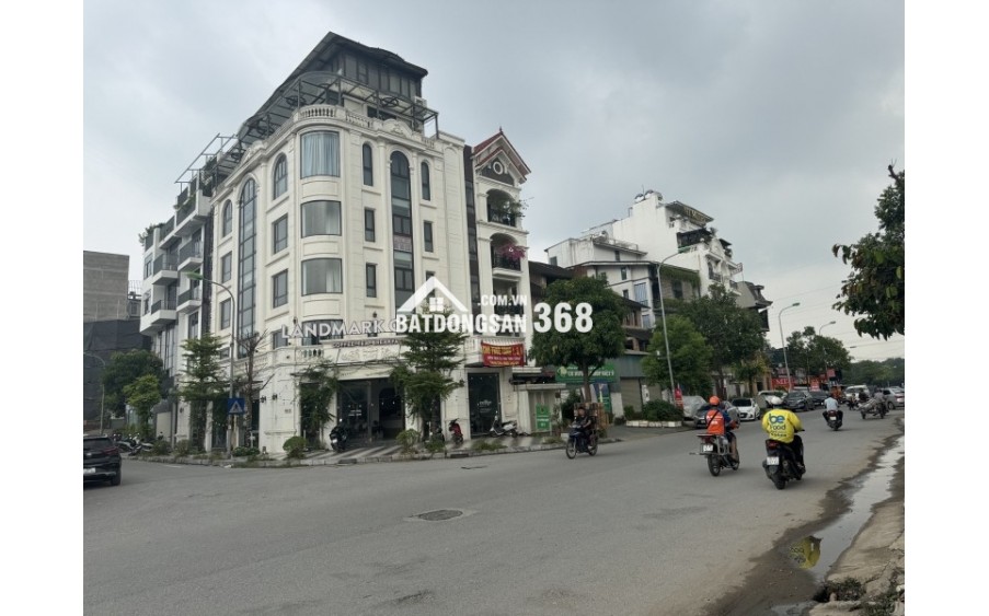 bán nhà phố Yên Xá, Thanh Trì, lô góc 2 mặt tiền, 230m2, 7 tầng thang máy, giá 83 tỉ