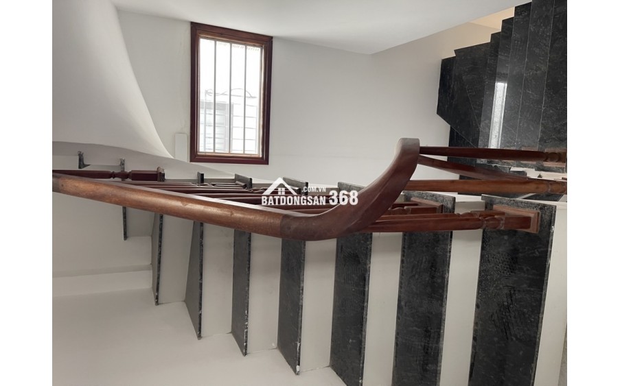 Nhà Lê Quang Đạo, lô góc, dân xây 40m2, 5 tầng chỉ 7 tỷ
