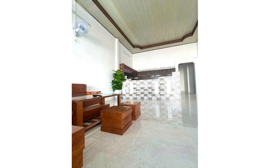 Cần bán nhà mặt tiền 372 Trần Phú, giá 3tỷ350tr, vị trí đẹp, thuận tiện kinh doanh hoặc đầu tư.
 Diện tích: 5m x 20m thổ cư 100%( sau khi trừ qh còn