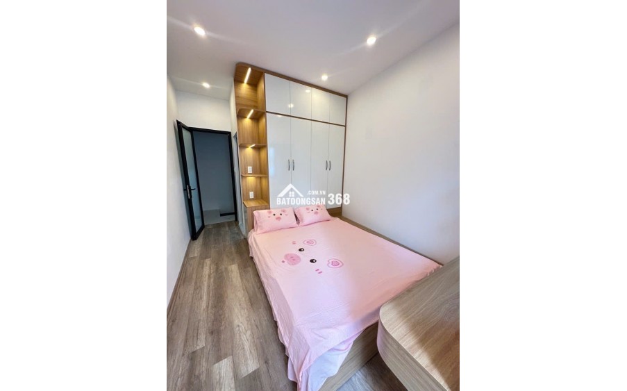 Nhà đẹp , view thoáng gần ĐH Thăng Long , 42 m2 x 5 tầng, mặt tiền 4,5m ,7,42 tỷ