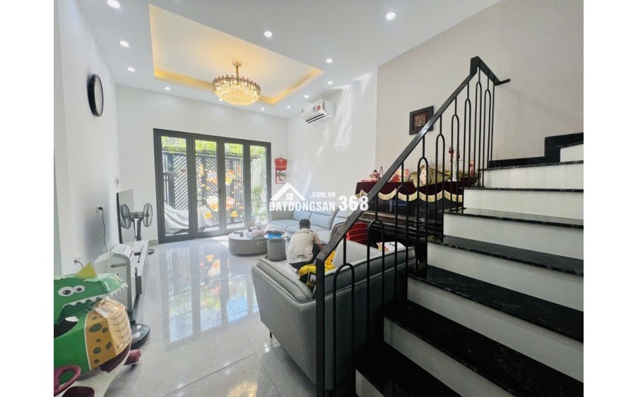 NHÀ ĐẸP LUNG LINH TẠI LẠC LONG QUÂN - OTO 7 CHỖ ĐỖ CỬA - NGÕ THÔNG - THIẾT KẾ HIỆN ĐẠI GIÁ NHỈNH 15 TỶ