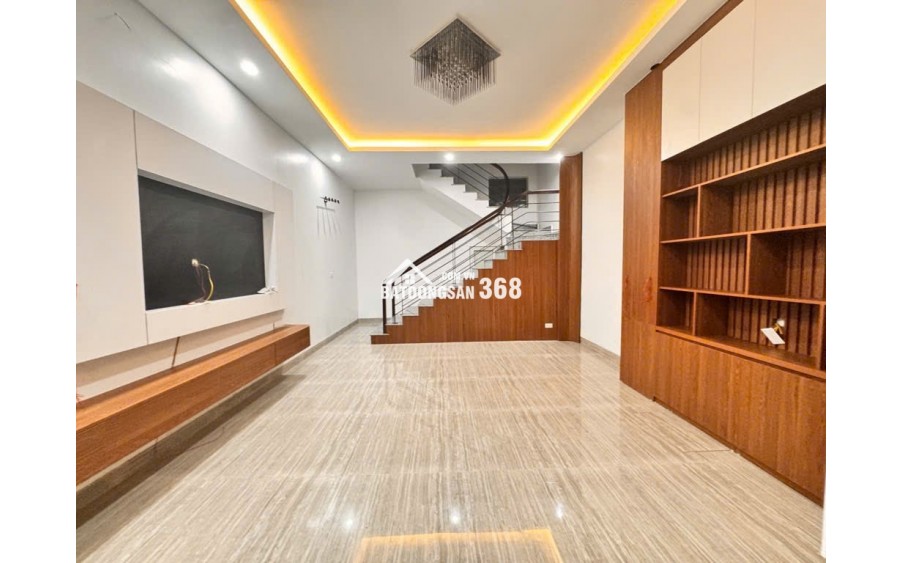 Lạc Long Quân- dân trí cao-tiện ích đầy đủ-thiết kế hiện đại-nhà mới ở ngay-5 tầng giá nhỉnh 10 tỷ.