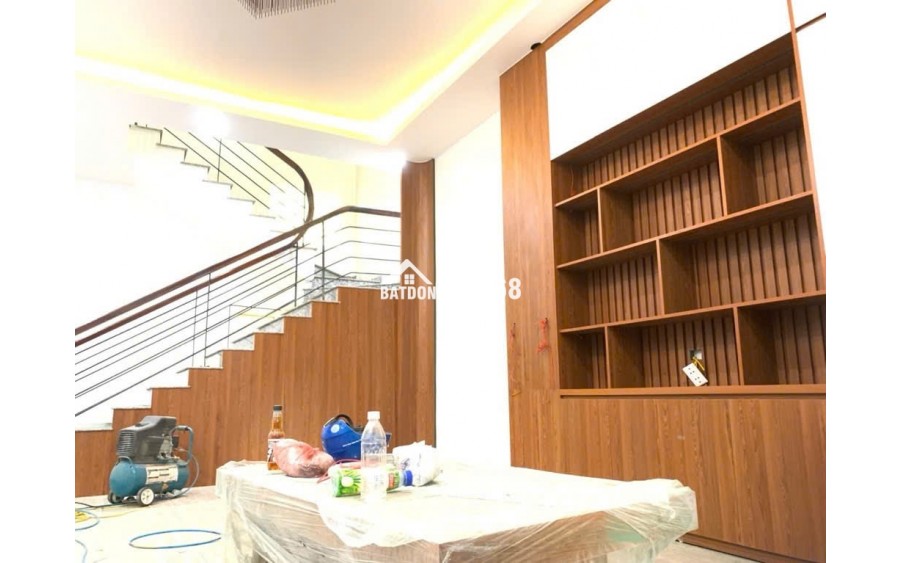 Lạc Long Quân- dân trí cao-tiện ích đầy đủ-thiết kế hiện đại-nhà mới ở ngay-5 tầng giá nhỉnh 10 tỷ.
