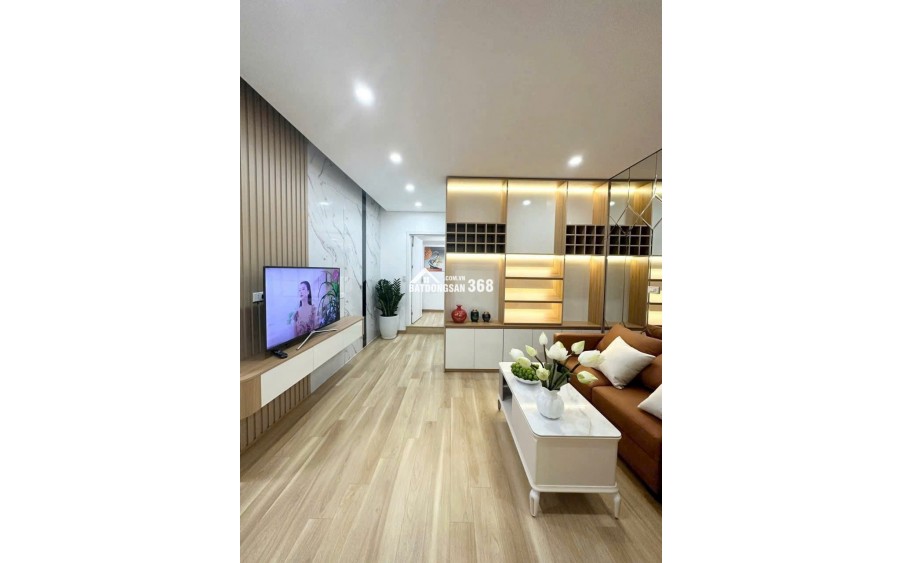 Căn tập thể phố Thọ Lão Hai Bà Trưng dt 120m2 giá chỉ có 2,25 tỷ nhà đẹp long lanh