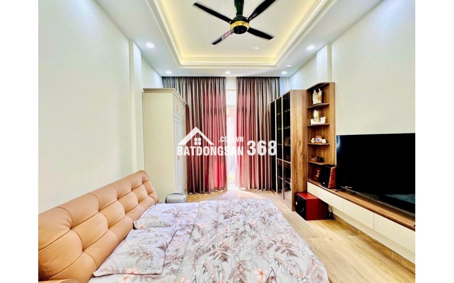 Nhà Quận 1- mặt tiền Phường Tân Định- xe hơi trong nhà 60m2 cao 3 Tầng NT sịn: 18 Tỷ. VŨ 0933910039