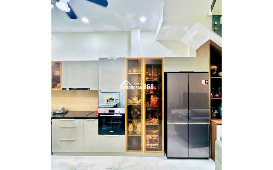 Nhà Quận 1- mặt tiền Phường Tân Định- xe hơi trong nhà 60m2 cao 3 Tầng NT sịn: 18 Tỷ. VŨ 0933910039