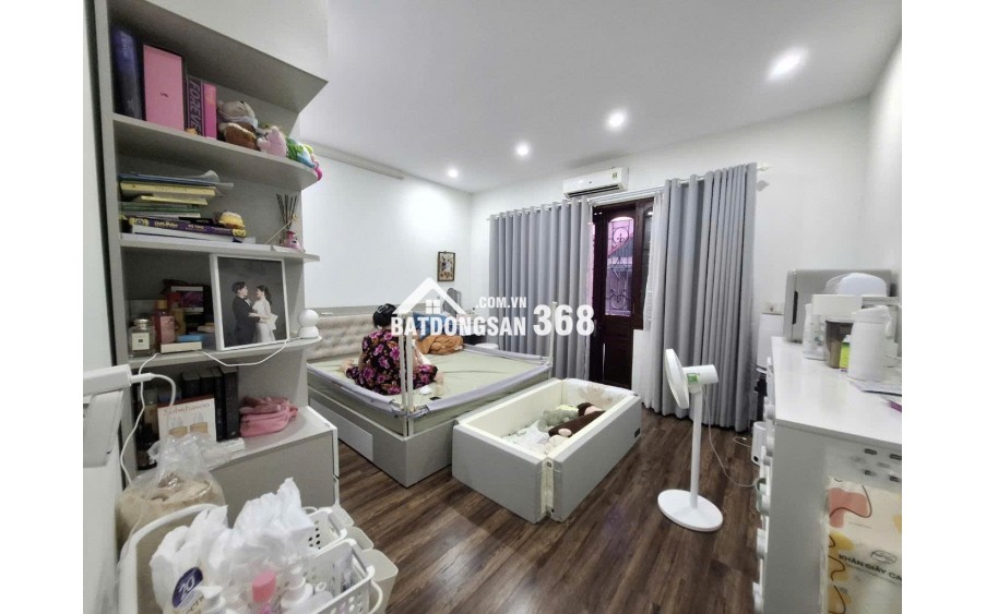 Nhà Trần Quốc Hoàn 60m2 x 4T x MT5m, PLô, ô tô, giá 21.8 tỷ