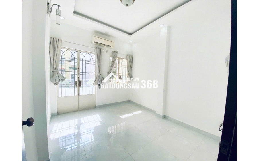 22 Triệu: nguyên căn XE HƠI TRONG NHÀ- Hoàng Hoa Thám- 3 Tầng 4 Phòng- Bếp & 4 Máy Lạnh. 0933910039