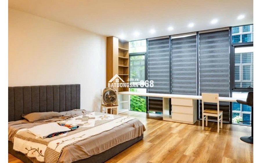 Bán tòa nhà mặt phố Cát Linh, Đống Đa DT 60m2, 5 tầng, thoáng 2 mặt, kinh doanh tốt, vị trí tuyệt đẹp, 30 tỷ