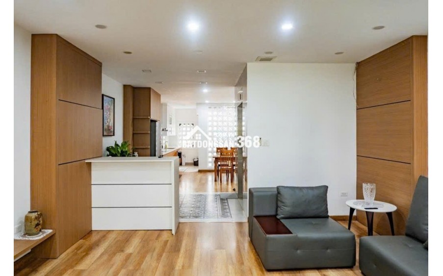 Bán tòa nhà mặt phố Cát Linh, Đống Đa DT 60m2, 5 tầng, thoáng 2 mặt, kinh doanh tốt, vị trí tuyệt đẹp, 30 tỷ