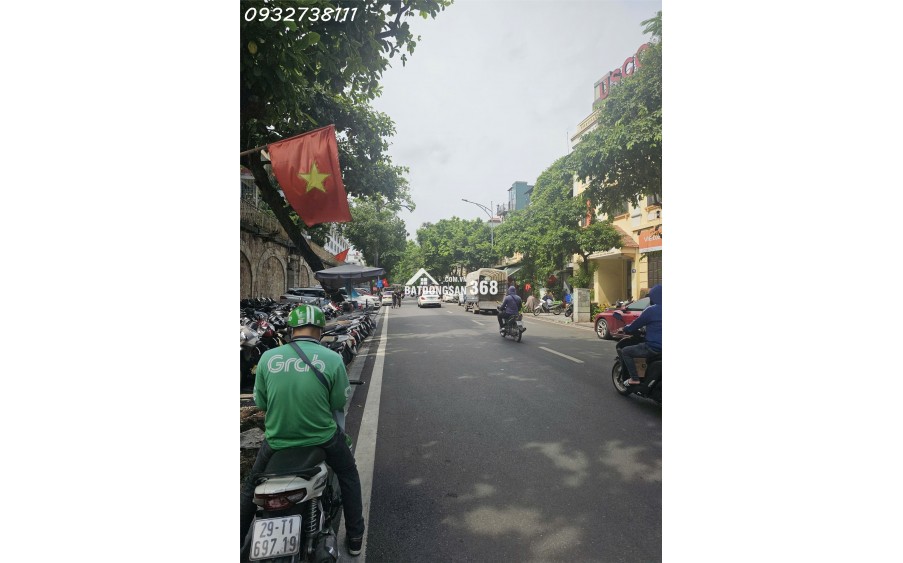 Bán nhà ngõ Phùng Hưng, Hoàn Kiếm, 102m2, 3 tầng, 3PN, Sổ đỏ, giá 92 tỷ. LH: 0932738111