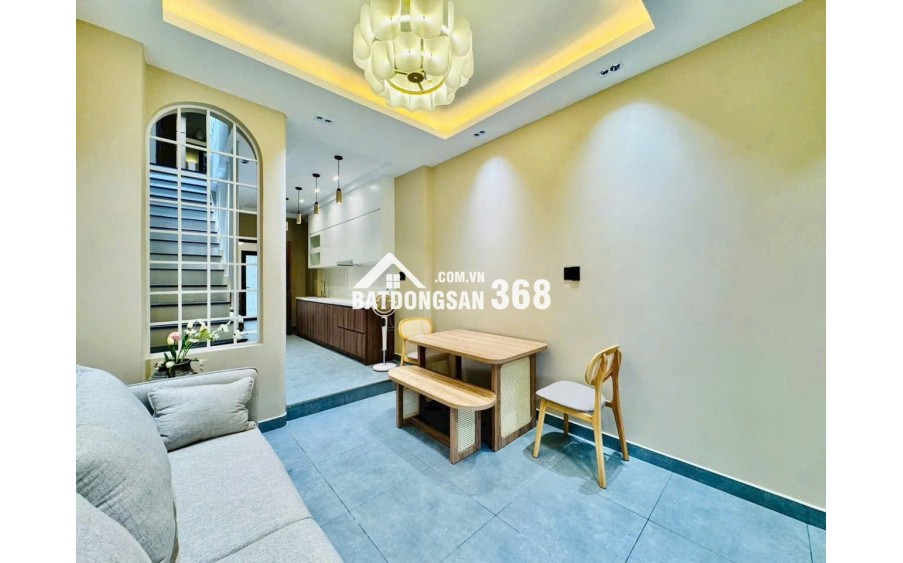 Hẻm oto thông Bình Thạnh gần VC Hàng xanh 
, 50m2 - có 3 phòng ngủ đủ nội thất , giá 7 tỷ 450 TLHẻm oto thông Bình Thạnh gần VC Hàng xanh 
, 50m2 -