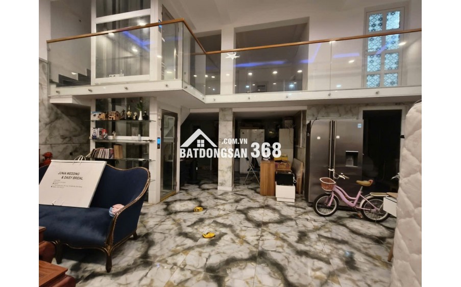 VIP TRƯỜNG THỌ - THANG MÁY SỊN SÒ- HẺM 7 CHỖ. OTO NGỦ TRONG SÂN. NHÀ XÂY 4 TẦNG, HOÀN CÔNG CHUẨN CHỈNH. XÁCH VALI VÀO Ở NGAY - GIÁ CHỈ 8TỶ HƠN. SẴN