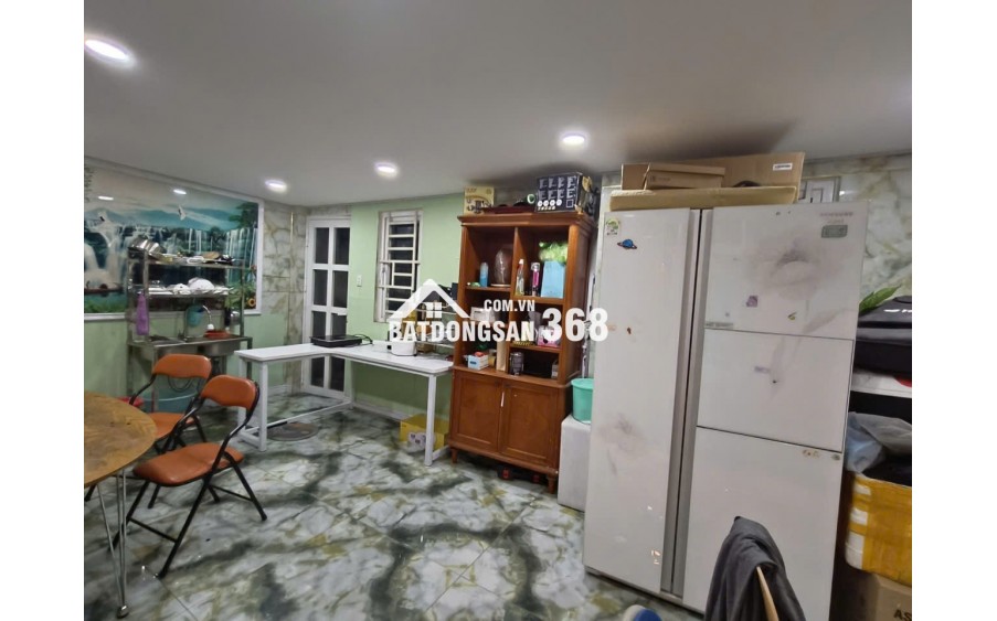 VIP TRƯỜNG THỌ - THANG MÁY SỊN SÒ- HẺM 7 CHỖ. OTO NGỦ TRONG SÂN. NHÀ XÂY 4 TẦNG, HOÀN CÔNG CHUẨN CHỈNH. XÁCH VALI VÀO Ở NGAY - GIÁ CHỈ 8TỶ HƠN. SẴN