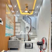 Nhà đẹp , view thoáng gần ĐH Thăng Long , 42 m2 x 5 tầng, mặt tiền 4,5m ,7,42 tỷ