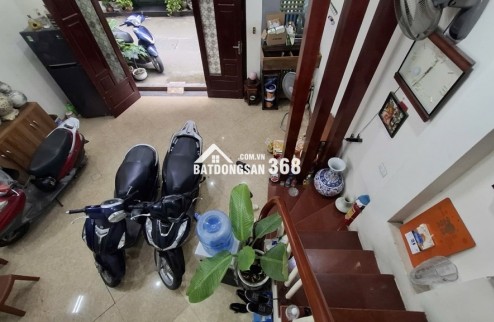 Cần Bán Nhà Quỳnh Mai : Ô TÔ TRÁNH – VỈA HÈ – KINH DOANH SẦM UẤT - 2 MẶT NGÕ TRƯỚC SAU - DÂN XÂY