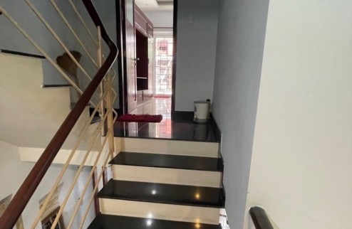 Bình Tân: Nhà 1T2L ST, 4PN, sổ vuông